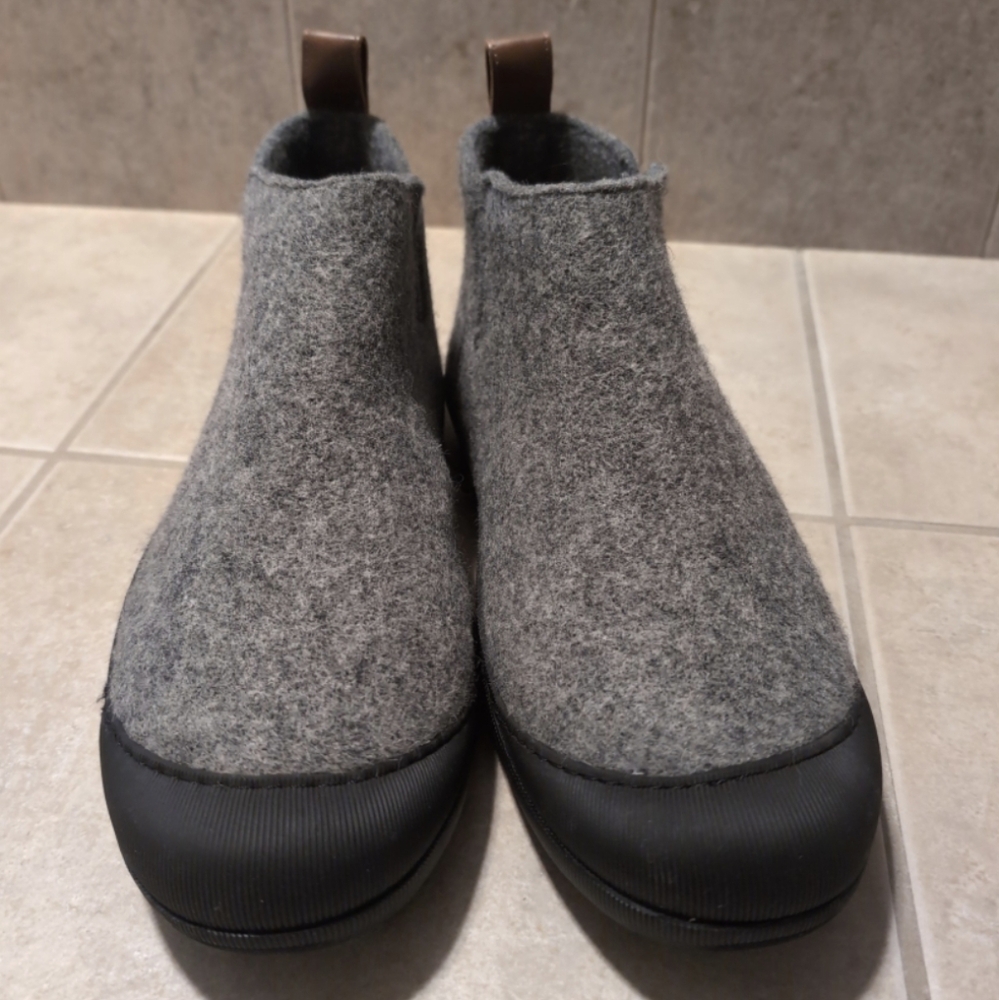 Huckberry Gray Wool Men's Shoes with Black Soles